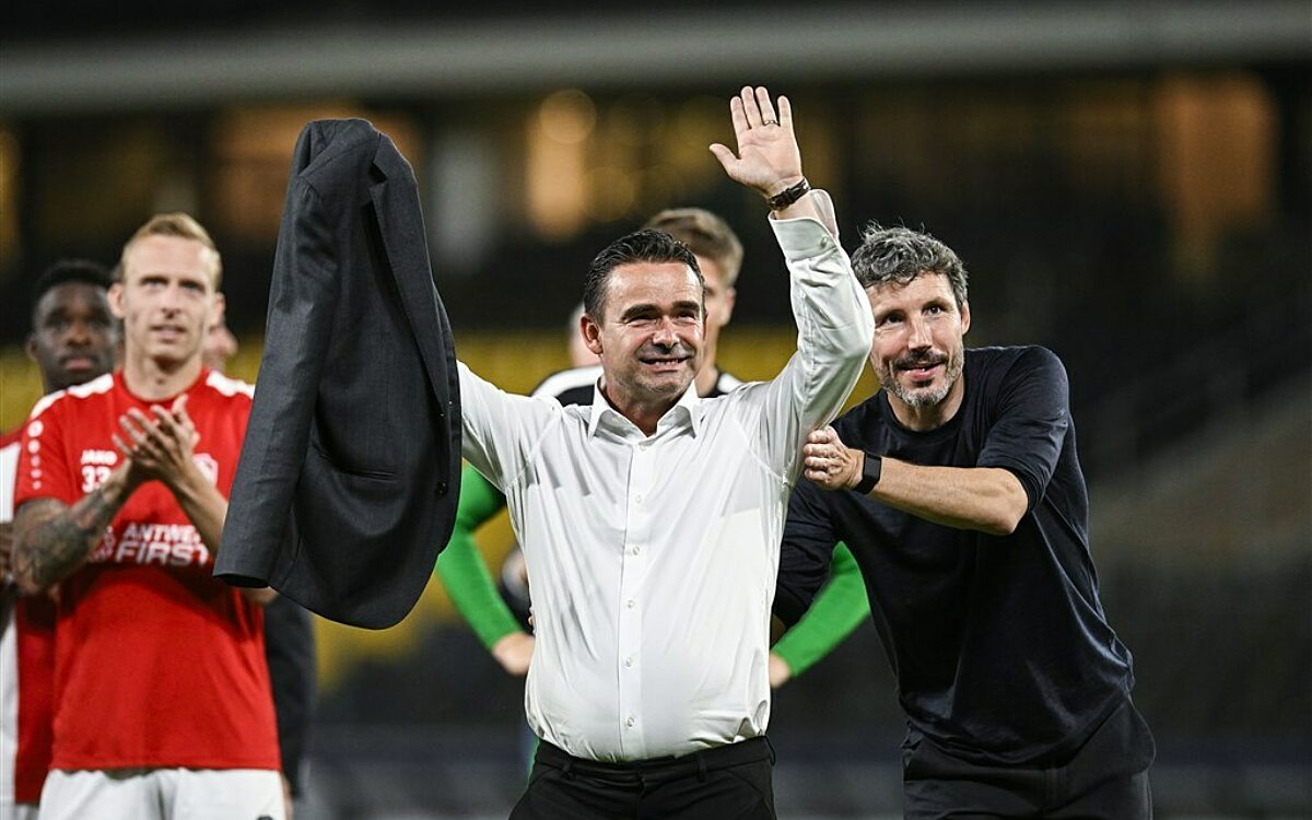 'Saoedische club wil Overmars en Van Bommel'