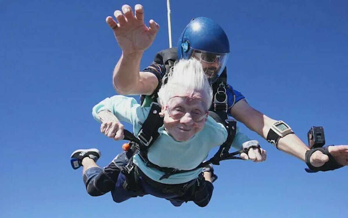 104-jarige Dorothy, die vorige week parachutesprong maakte, overleden