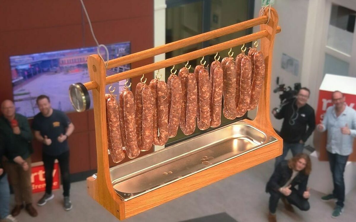 RTV Drenthe lanceert themakanaal: 24 uur live kijken naar rek met droge worst