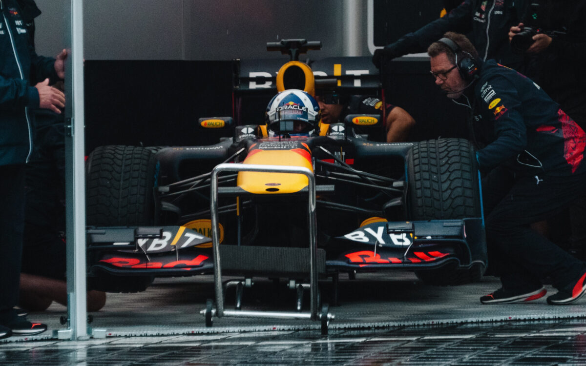 Verstappen laat Leclerc en Norris achter zich in tweede vrije training in Japan