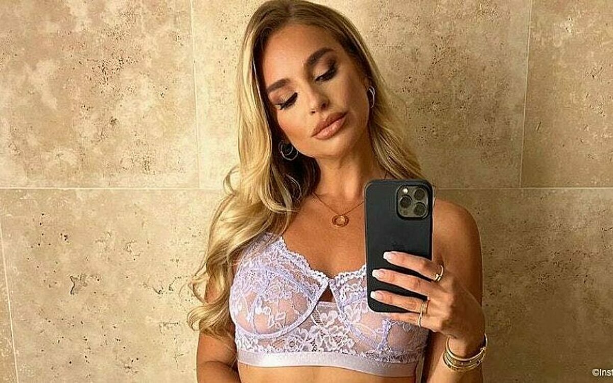 Gaby Blaaser luidt het nieuwe jaar in met weinig kleding
