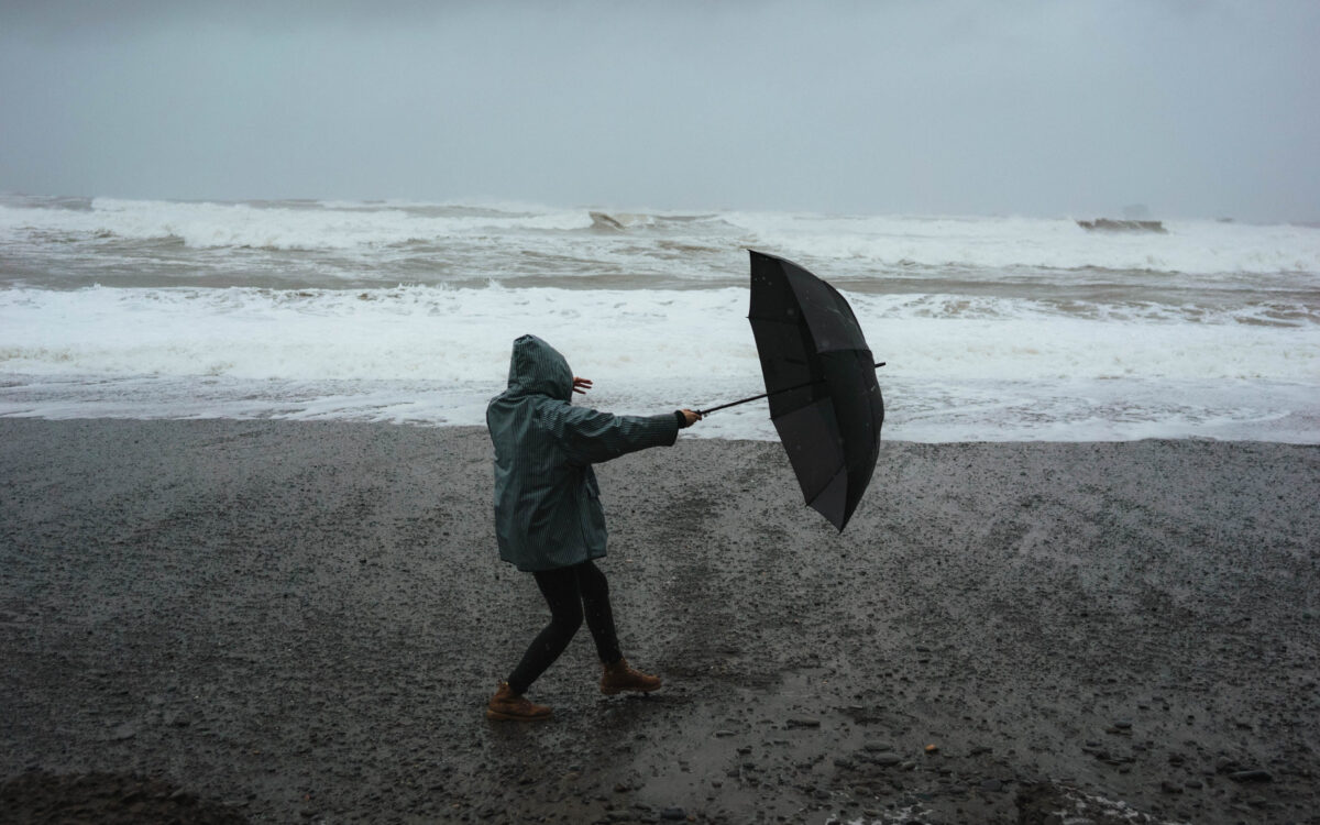 Veel overstromingen langs de kust door storm Pia