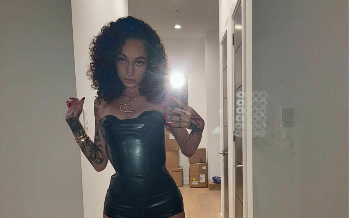 Rapper en OnlyFans-ster Bhad Bhabie deelt video van mishandeling door haar ex-vriend