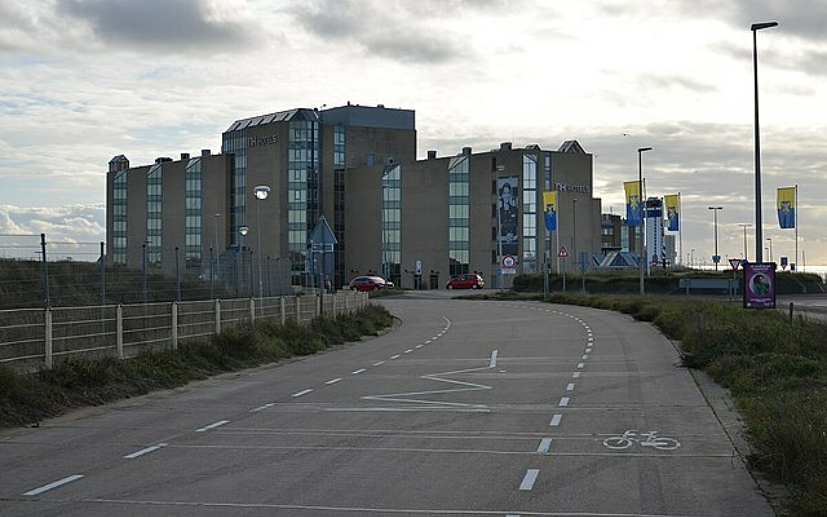 30 statushouders in 4-sterrenhotel geplaatst in Zandvoort, gemeente baalt