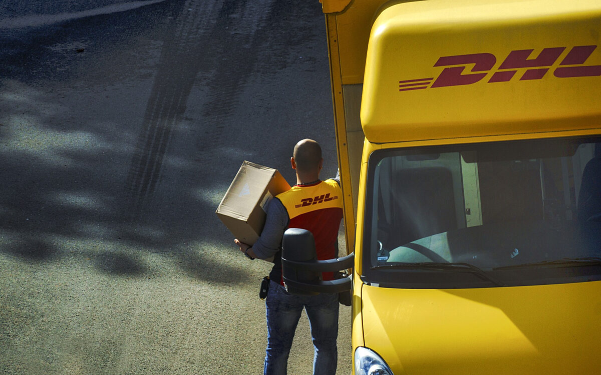DHL-gebouw ontruimd om lekkend pakketje met giftige stof