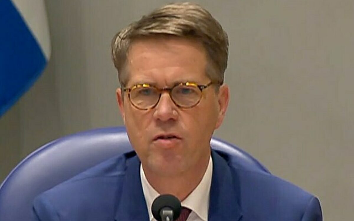 Ophef vanwege Volkskrant-artikel over Martin Bosma als kranslegger: 'Ga je schamen Volkskrant'