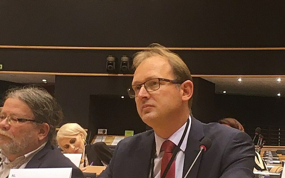 SGP-lijsttrekker krijgt dilemma voorgeschoteld: 'Een vrouw namens de SGP in het Europees Parlement of geen zetel?'