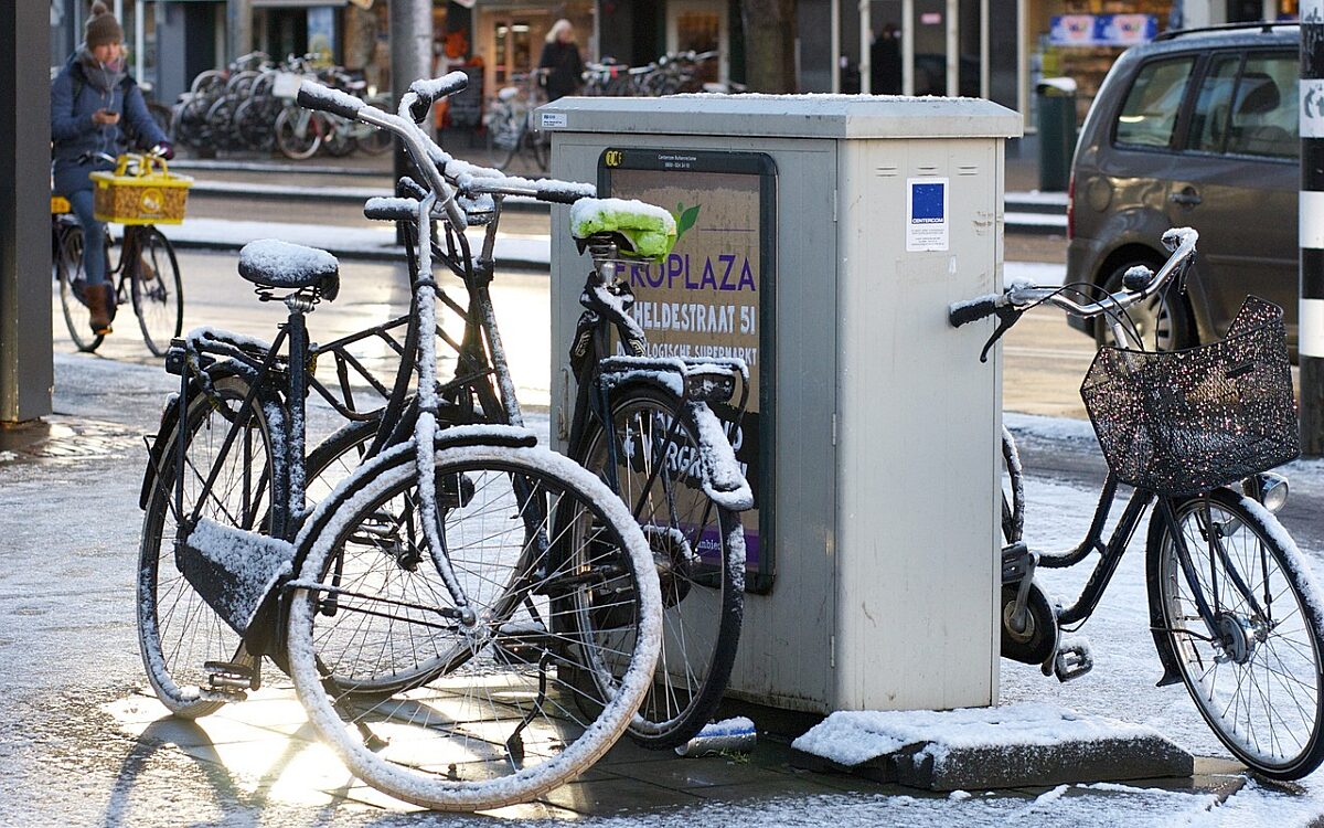 Video: Op verschillende plekken ongelukken vanwege winterweer