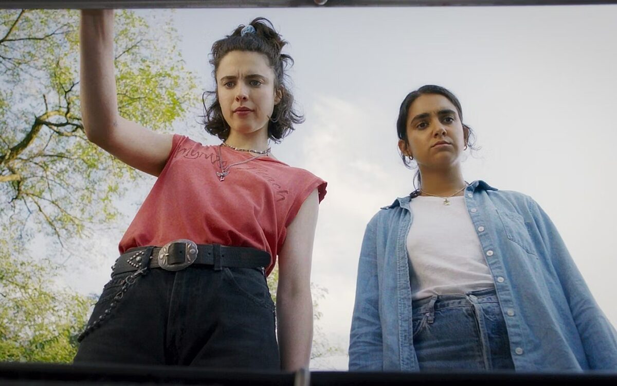 Duistere komedie-thriller Drive-Away Dolls nu in de bioscoop te zien
