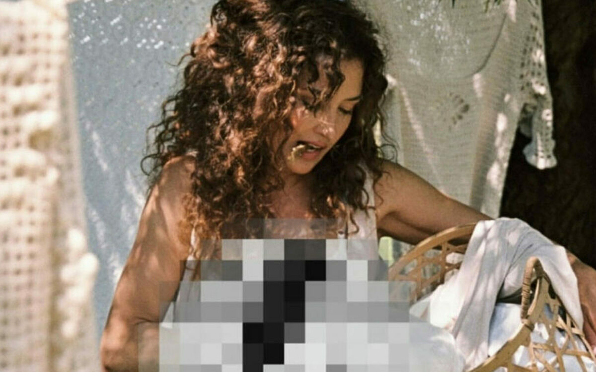 Katja Schuurman deelt pikante foto's van eigen lingerielijn