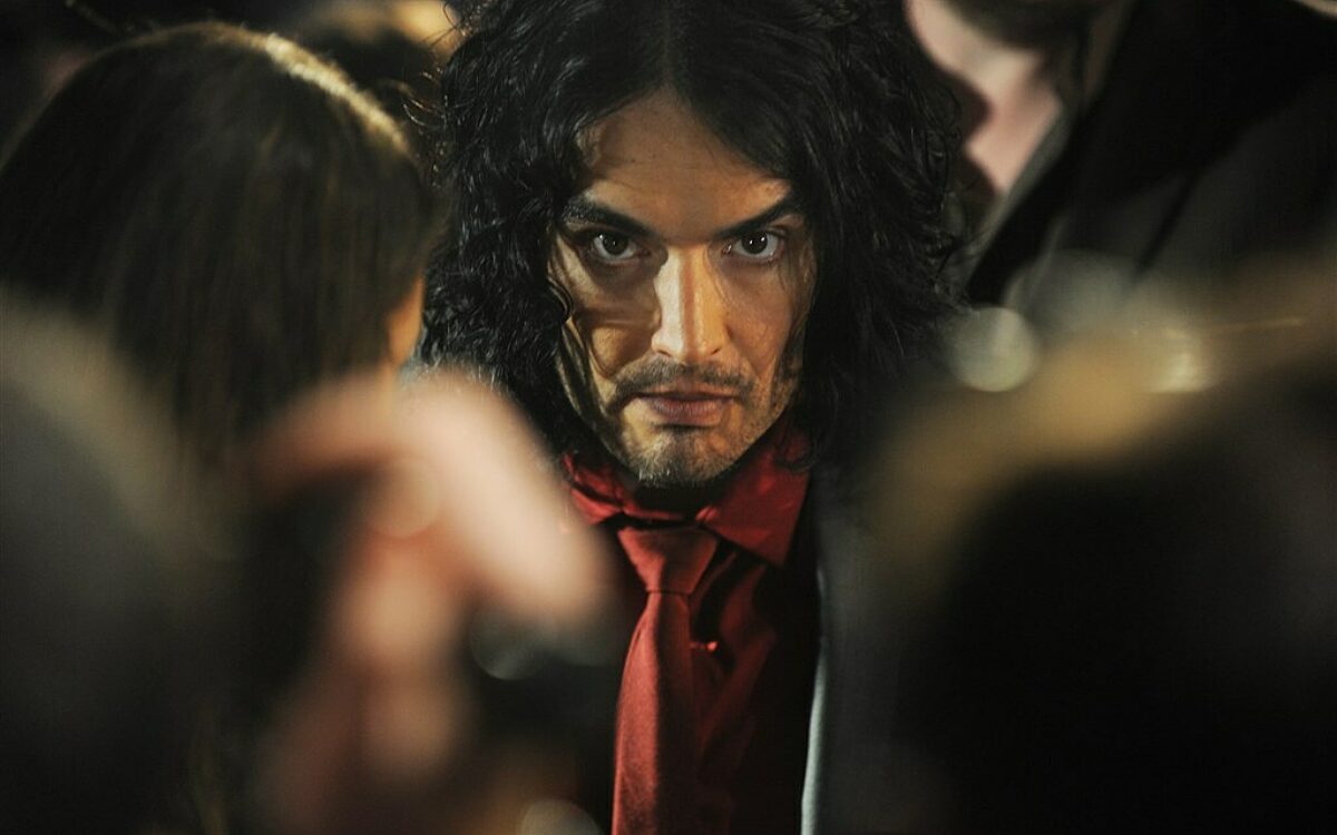 Acteur Russel Brand door meerdere vrouwen beschuldigd van verkrachting en seksueel misbruik: 'Kon jaren zijn gang gaan'
