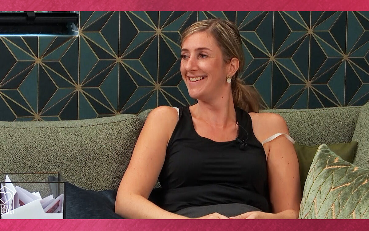 Emily uit Lang Leve de Liefde blijkt begenadigd moppentapper