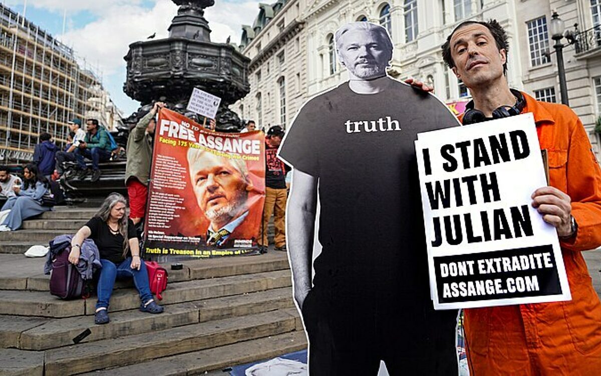 Julian Assange verschijnt niet voor rechter, 'Gezondheid te broos'