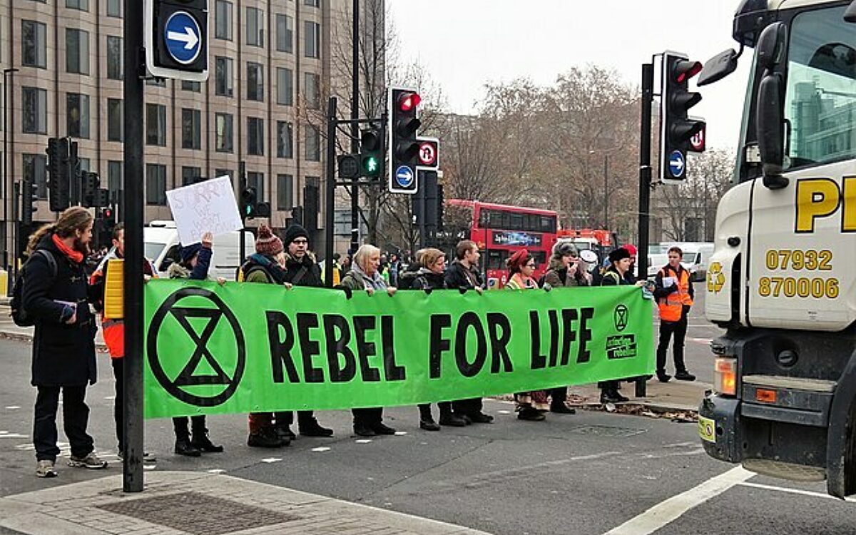 Extinction Rebellion: 'Als Nederland Europees kampioen wordt blokkeren wij tijdens de huldiging de A10'
