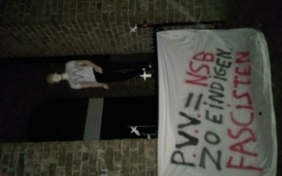 Antifascisten hangen een Geert Wilders-pop aan een strop: 'Zo eindigen fascisten'