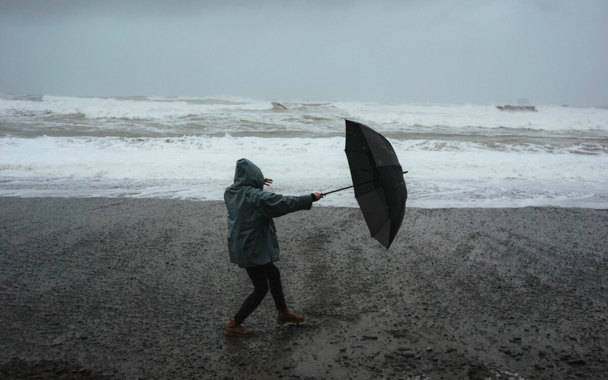 Nog flink wat regen op komst, code geel in Noord-Holland en Zuid-Holland