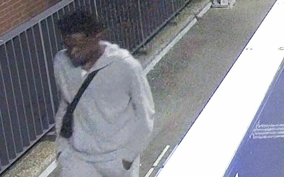 Zoek! Vrouw (22) aangerand door man die haar volgde vanuit de tram