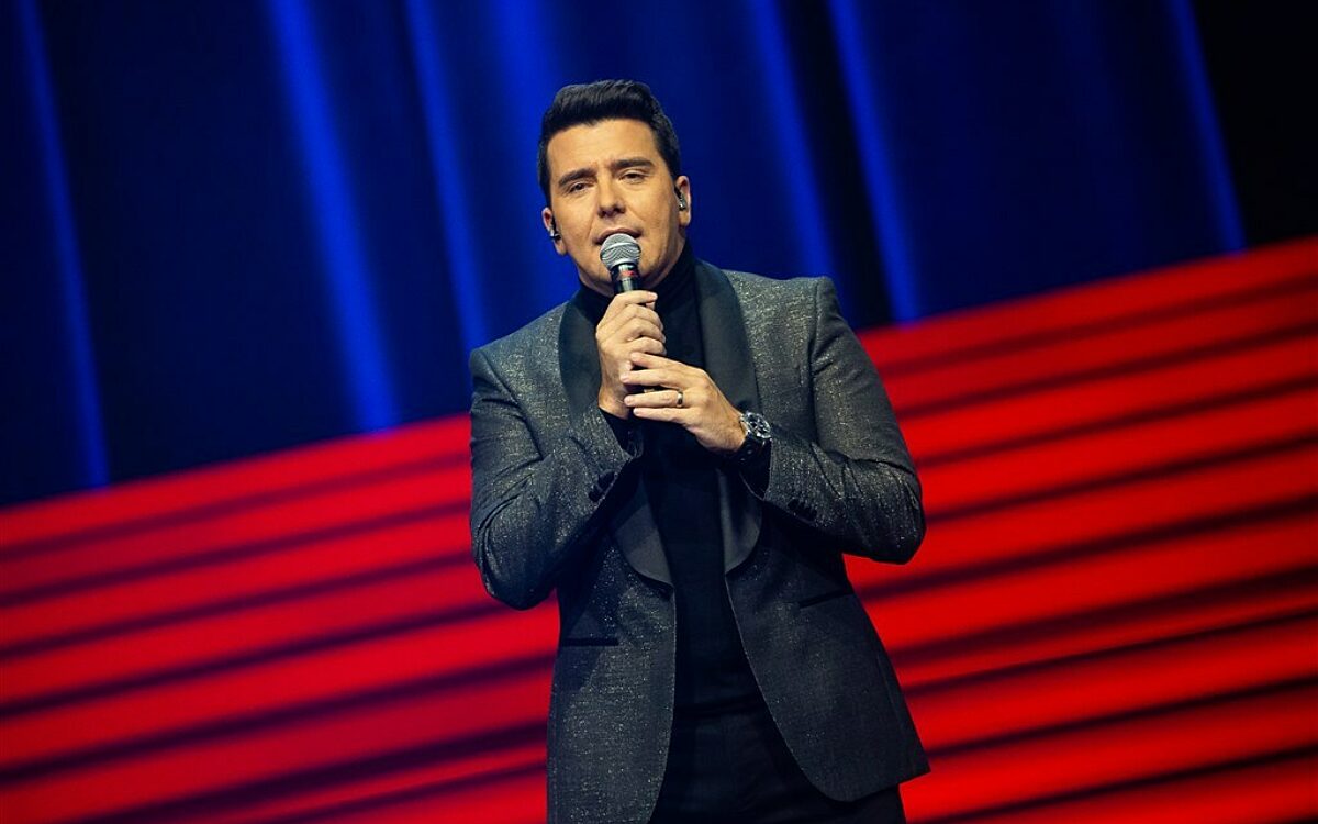 Zien: Jan Smit zingt duet met zoontje Senn (9)