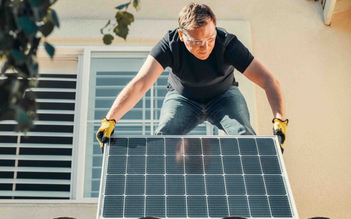 Zonnepanelen en de seizoenen: hoe verandert de opbrengst door het jaar heen?