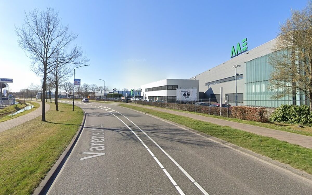 Truckchauffeur vindt gewonde vrouw naast weg in Helmond, 'Iedereen reed door'
