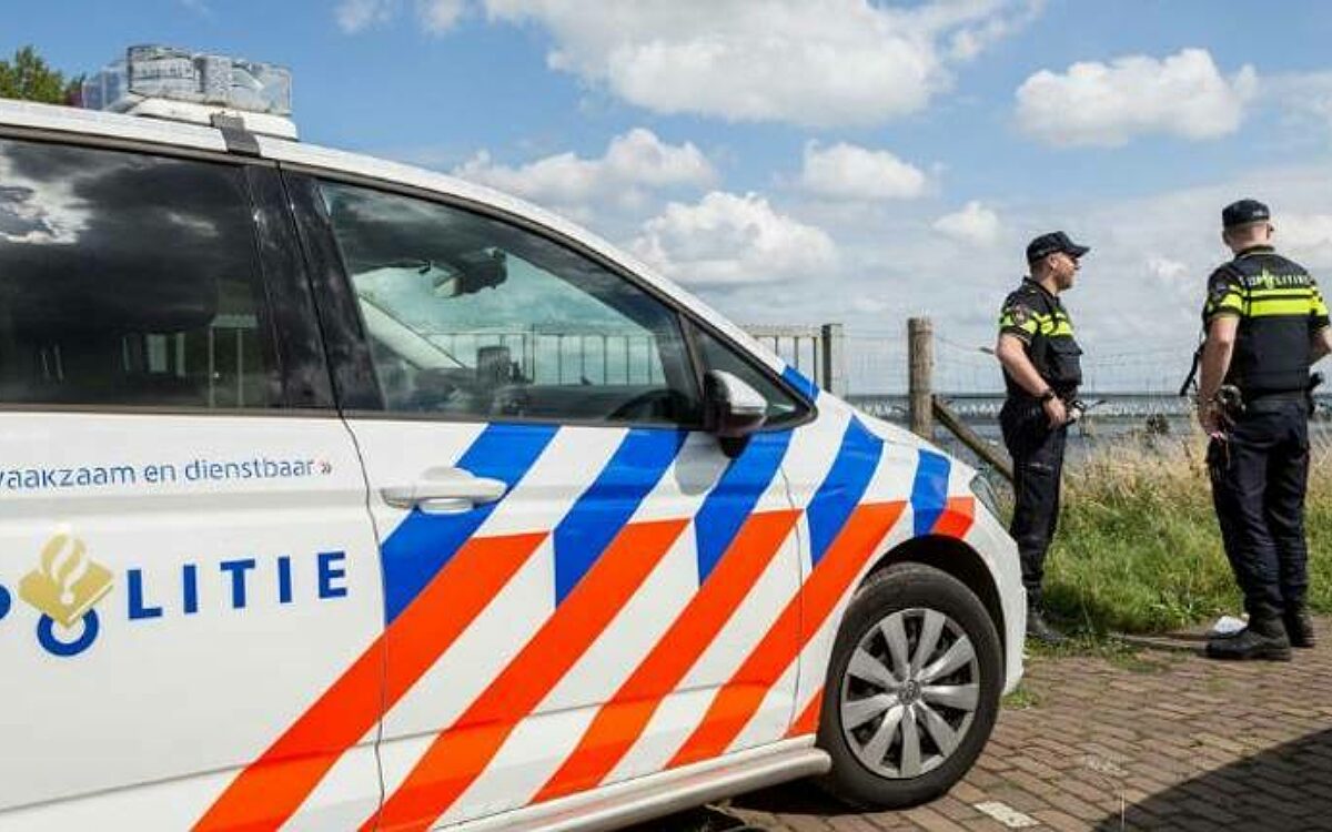 Alex filmt zijn vriend die dood in plas drijft, krijgt hiervoor 3 weken gevangenisstraf