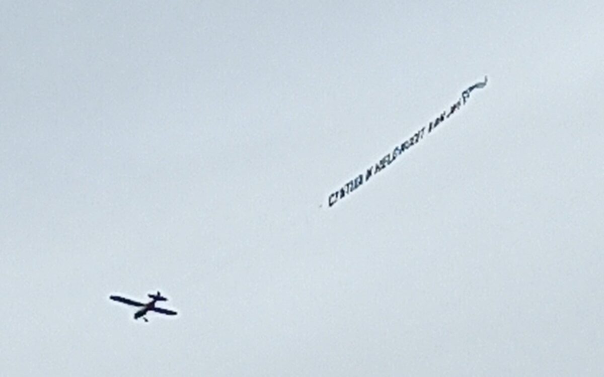 Vliegtuig boven Apeldoorn: 'Cynthia, ik hield nooit van je'