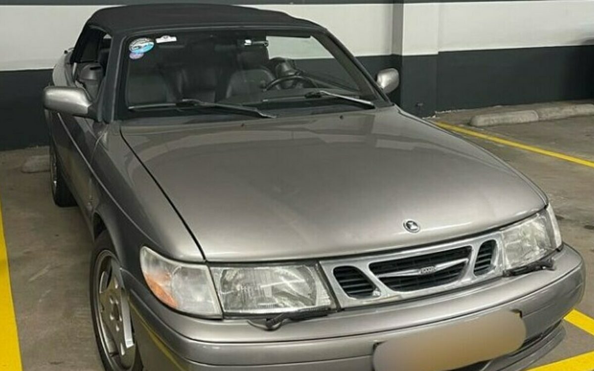 Saab-bestuurder rijdt met drank op met 229 km/u langs flitspaal