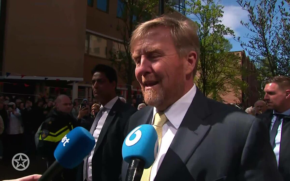 Zien: Koning Willem-Alexander lijkt niet blij met serie Máxima