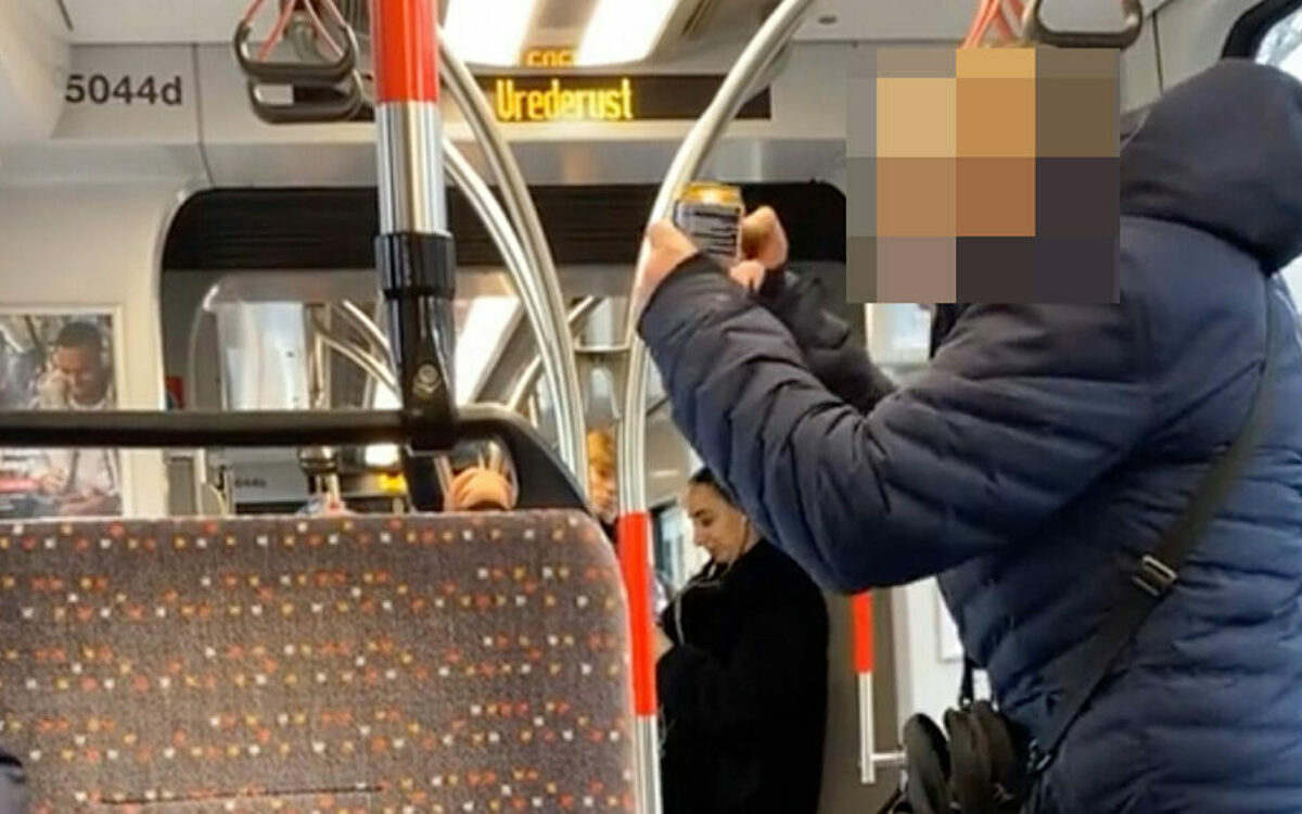 Ouderwetse gezelligheid in Den Haag: man draait door in tram 9