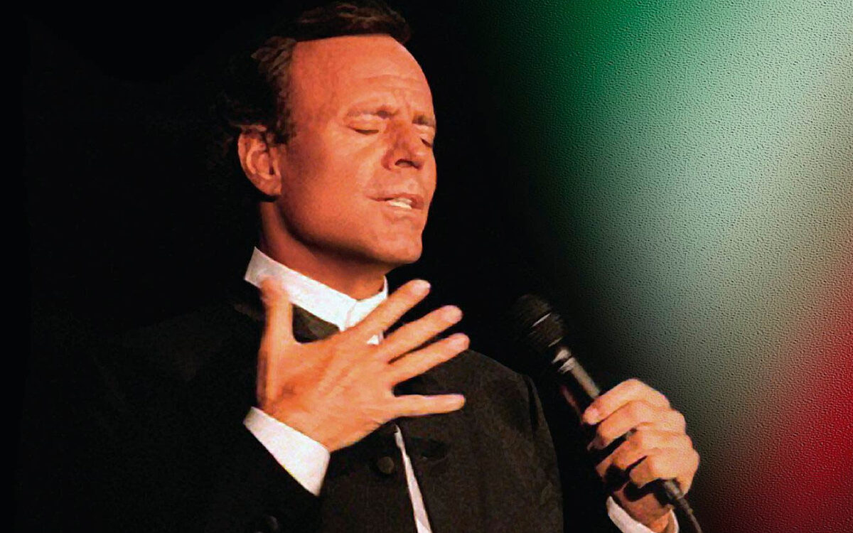 Julio Iglesias vast op vliegveld om bijzondere bagage