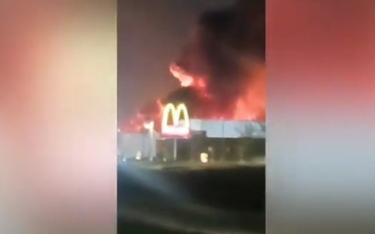 Video: Honderden explosies bij brand lachgasfabriek in VS