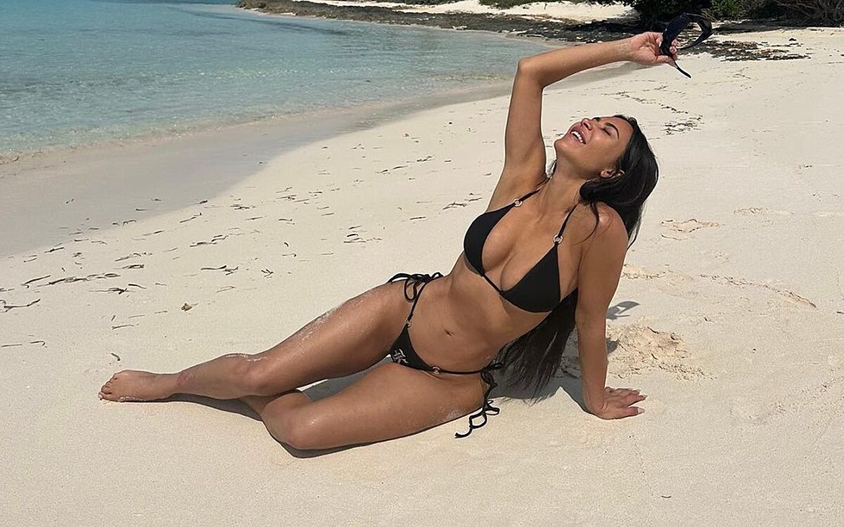 Kim Kardashian krijgt zilveren replica van eigen brein cadeau