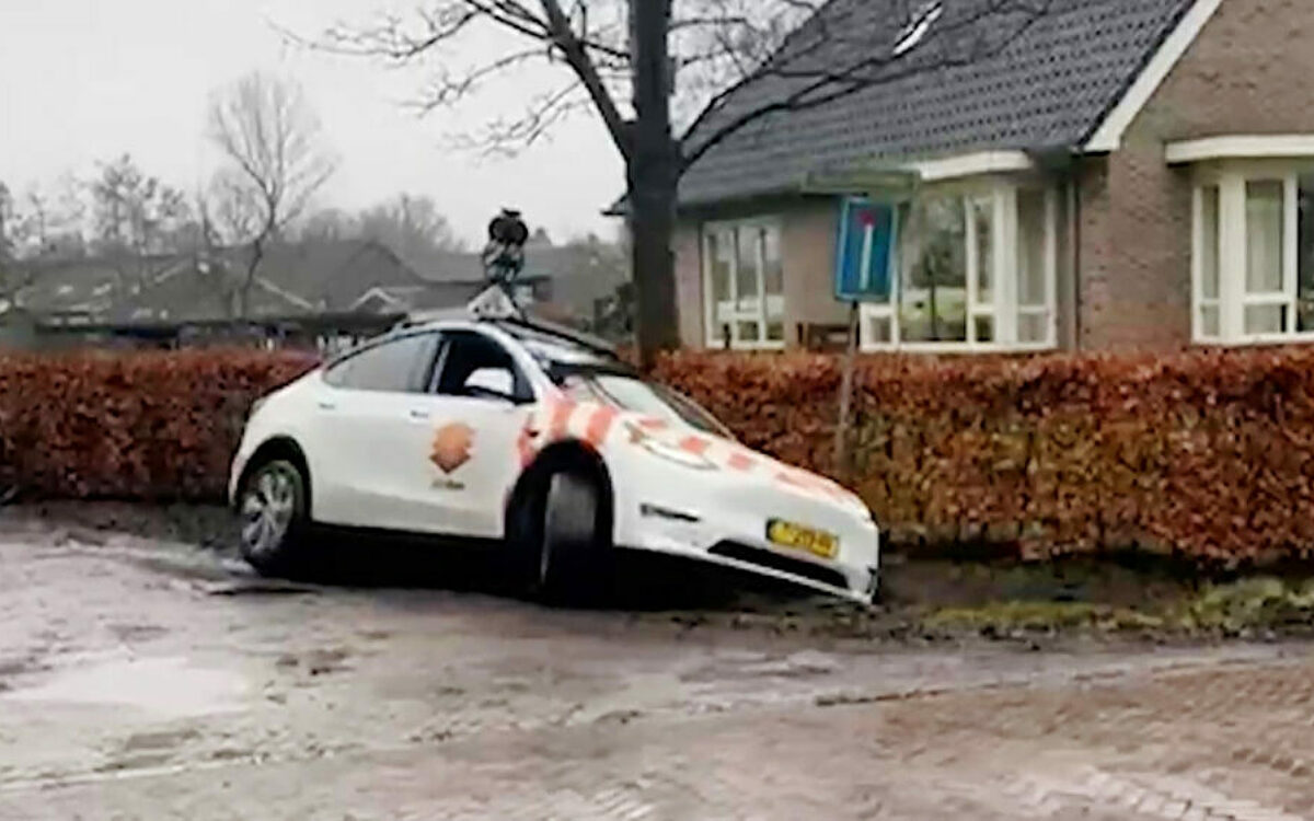 Dronken streetviewchauffeur (67) belandt tijdens zijn werk in de greppel