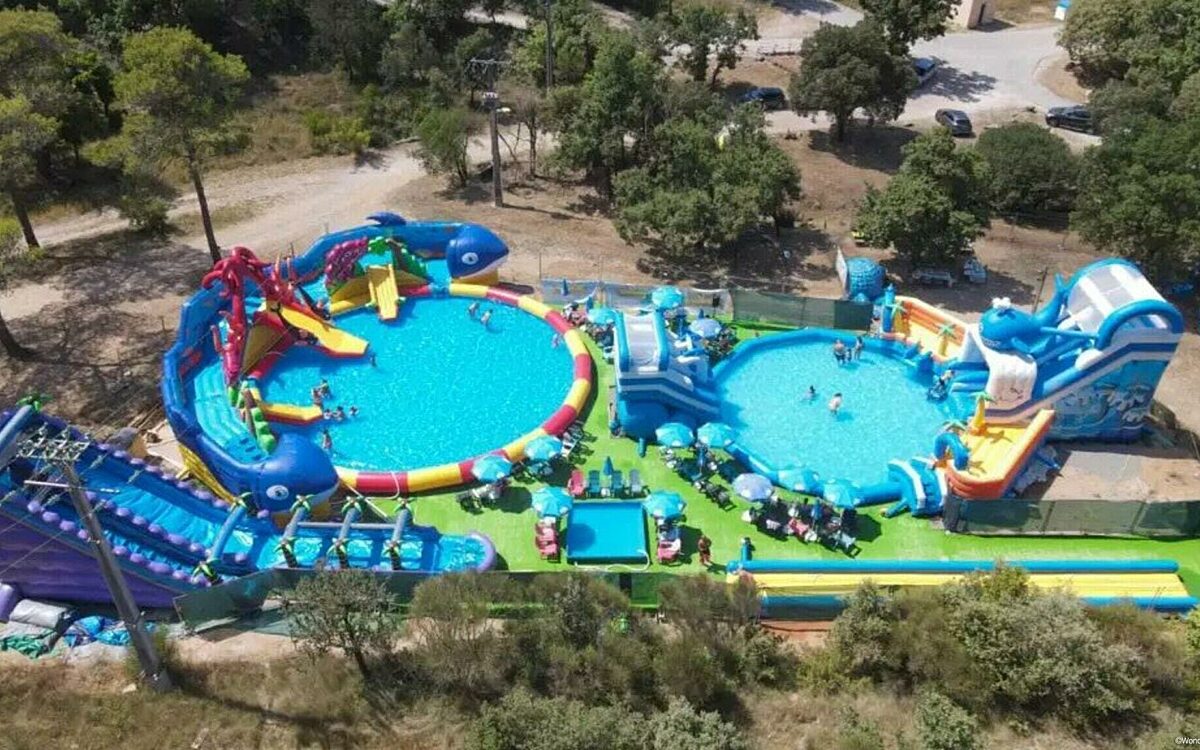 Glijbaan Frans waterpark gaat de lucht in: vader komt om, dochter zwaargewond