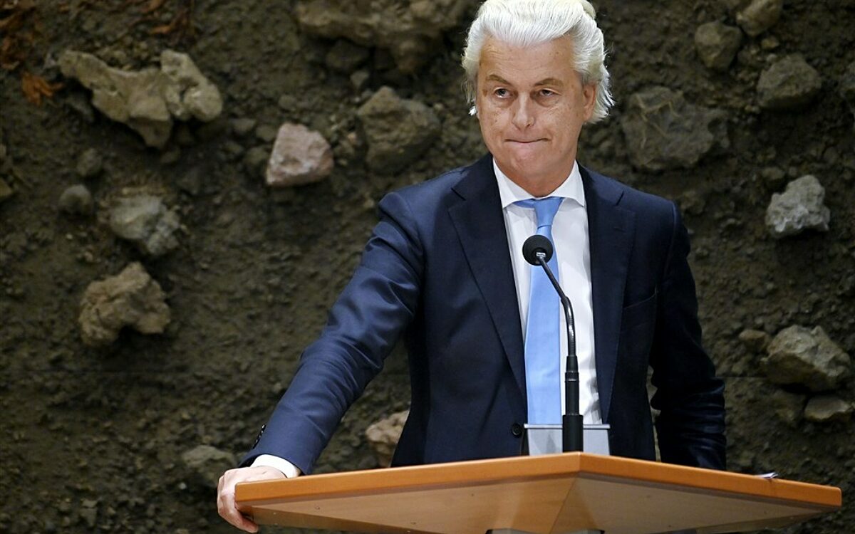 Geert Wilders past verkiezingsprogramma aan voor kabinetsdeelname, minder streng op asiel
