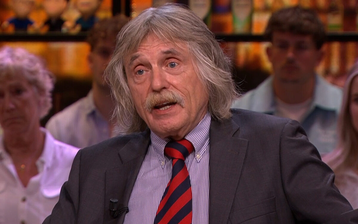 VIDEO – Johan Derksen vernietigend over verhoogde slavernij-compensatie: 'Volkomen belachelijk!'