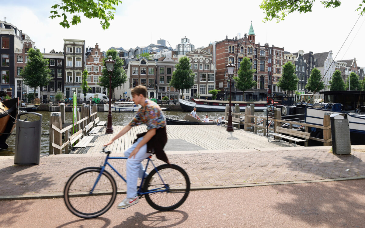 In Amsterdam mag je vanaf vandaag op de meeste plekken nog maar 30 kilometer per uur