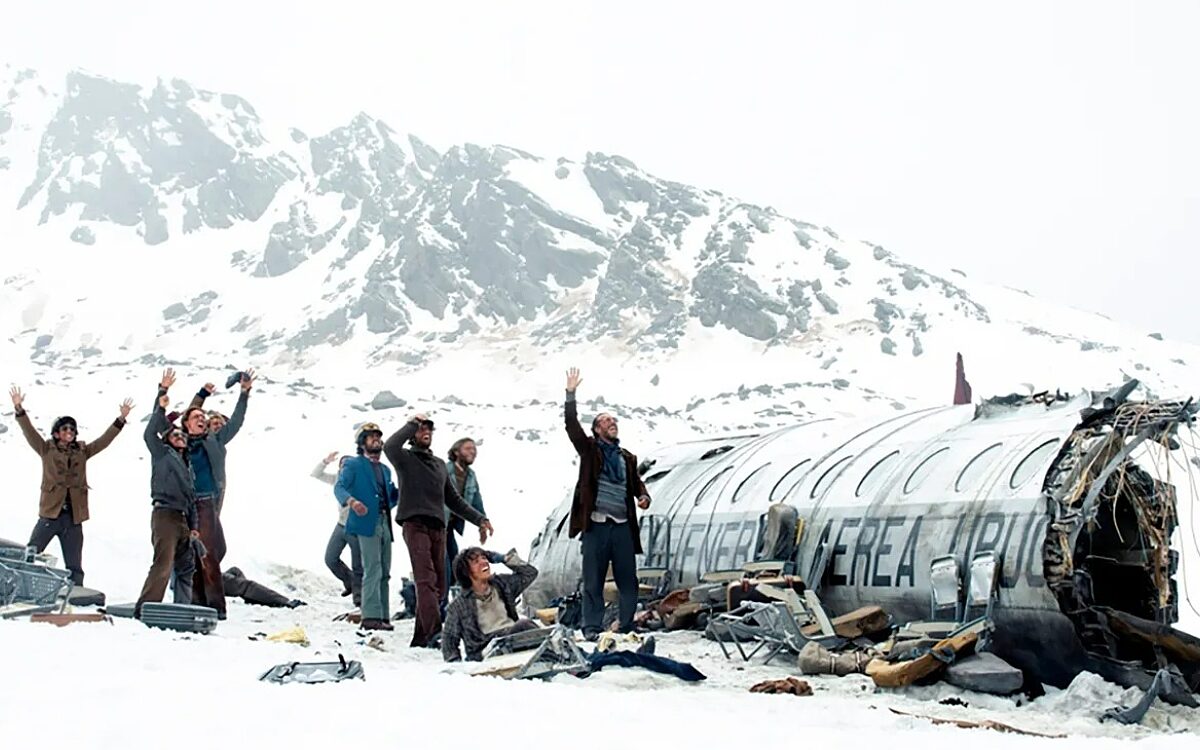 Uruguayaans rugbyteam moet overleven in de sneeuw in Society of the Snow