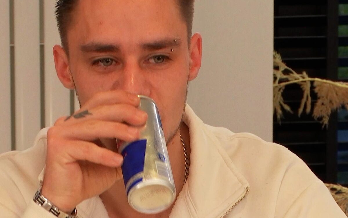 Ondertussen in Lang Leve de Liefde: Caffeïnejunk Giovanni zet zijn date achter het fornuis