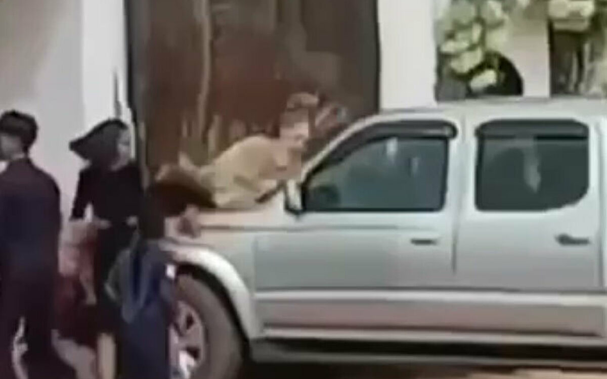 VIDEO - Bezopen bruiloftsgast rijdt in op trouwfeest Cambodja: 12 Nederlanders gewond