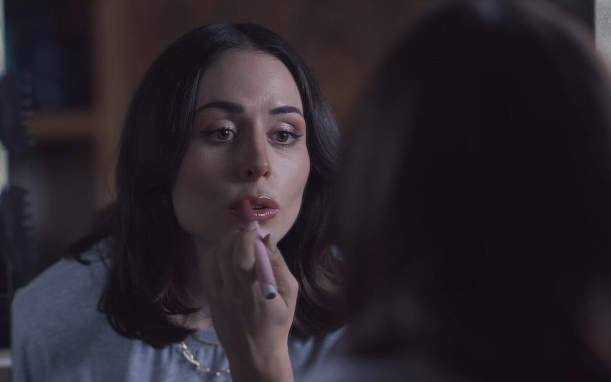 Commune vol gepriviliegeerde mensen blijkt toch geen succes in Las viudas de los jueves op Netflix