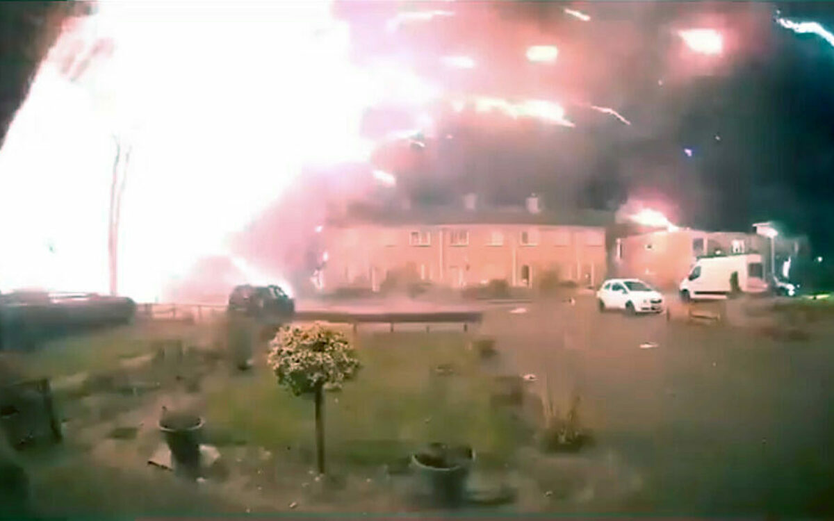 Terugkijken: ‘Inferno’ in Midwolda bij afschieten van illegaal vuurwerk