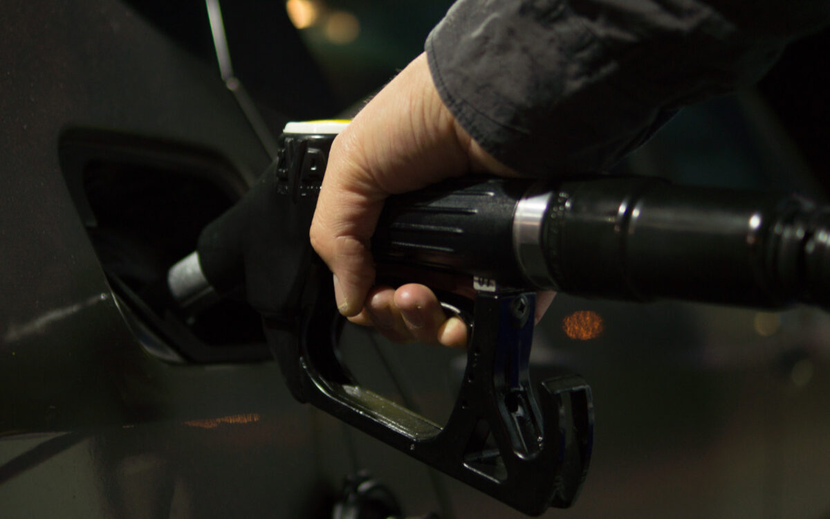 Tanken loopt flink in de papieren, liter benzine gemiddeld €2,259