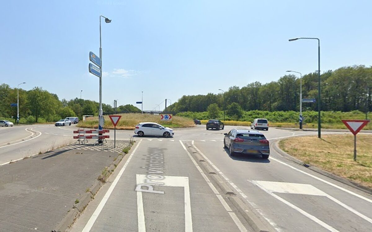 Auto vliegt over rotonde in Hilvarenbeek, dode en zwaargewonde