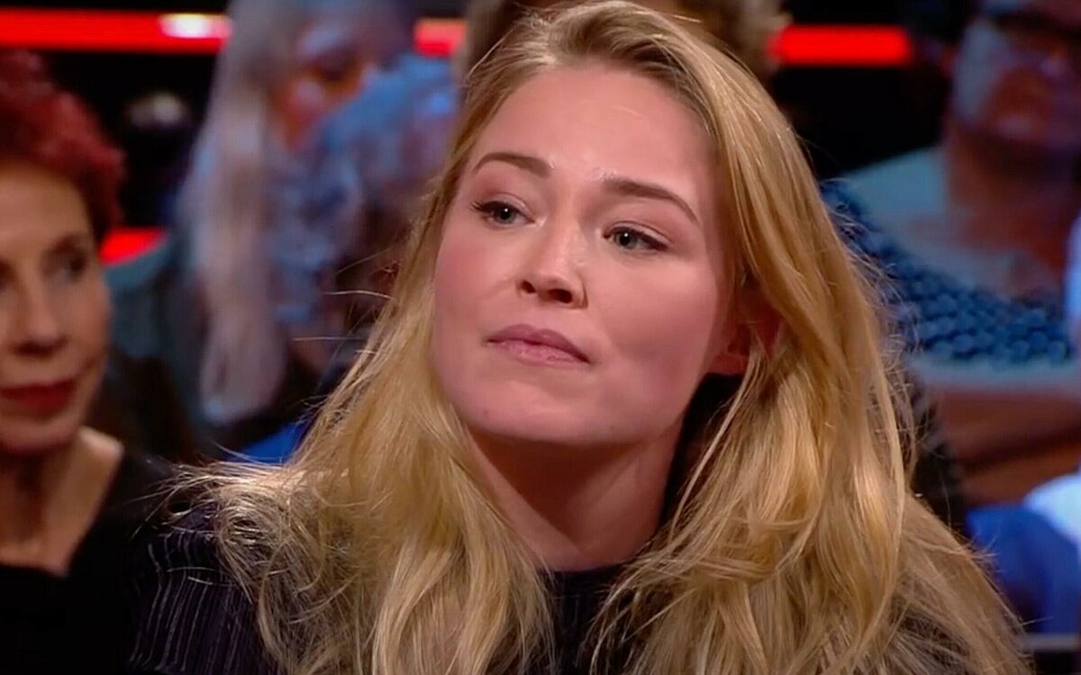 Geraldine Kemper en anderen uit de kleren voor goed doel