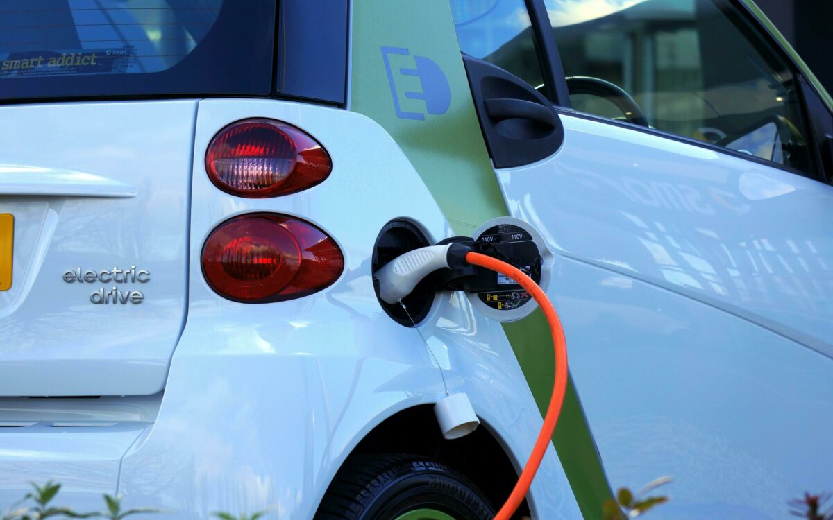 Elektrisch rijden veel te duur en te veel gedoe, vindt de consument