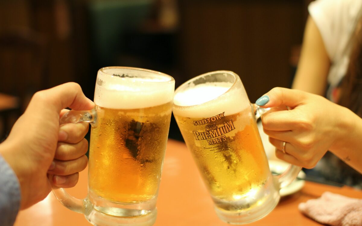 Het bier is duurder en daarom drinken we minder