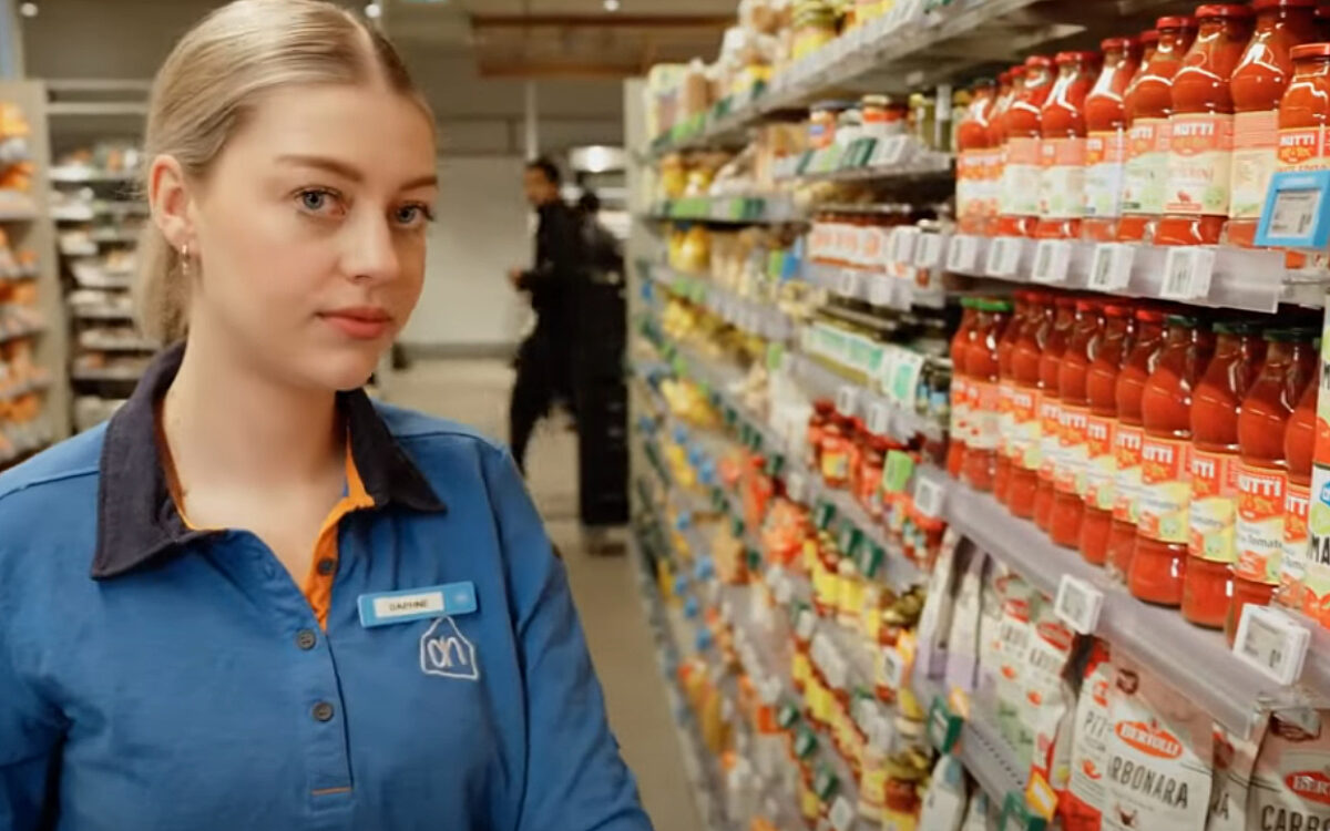 Naamkaartjes van medewerkers Albert Heijn verdwijnen door toenemende agressie
