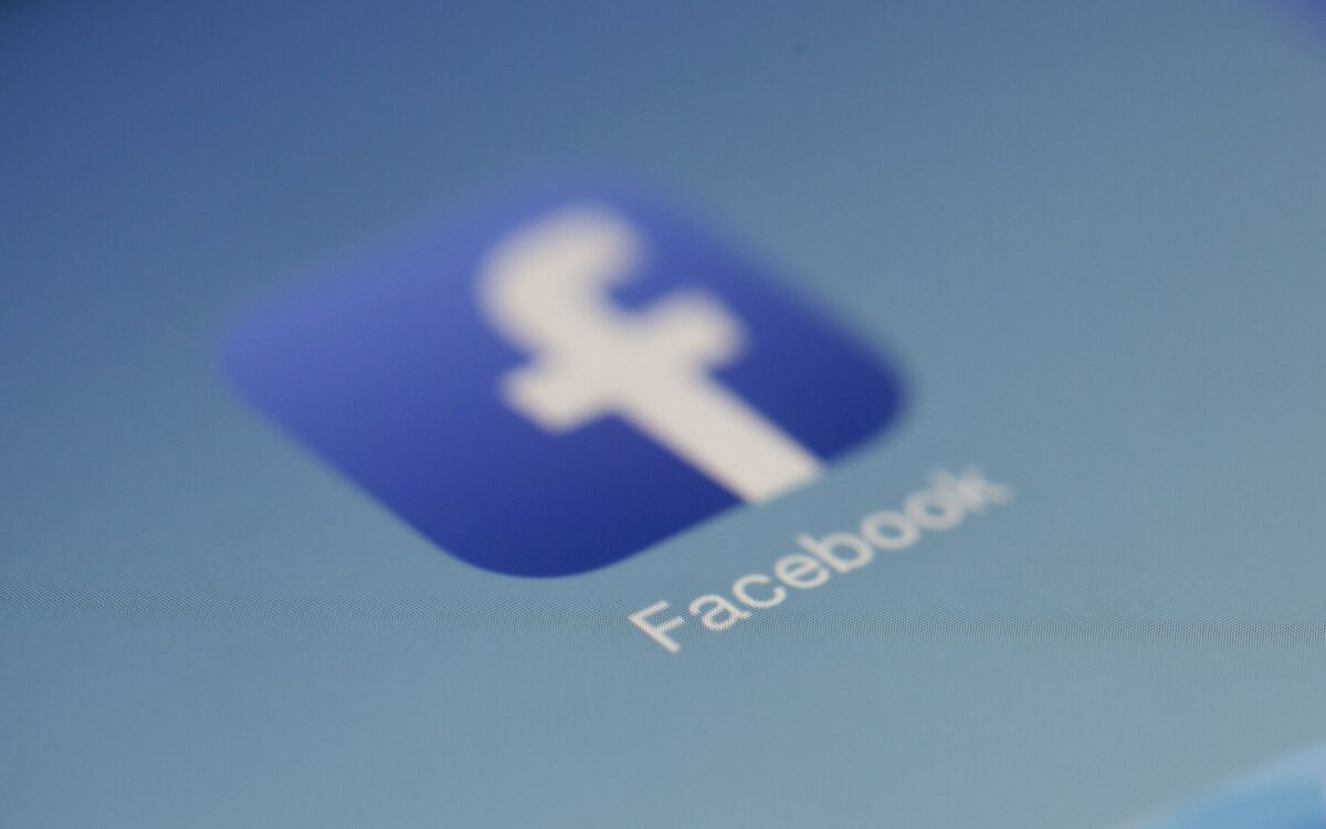 Man overlijdt tijdens livestream van doopdienst op Facebook