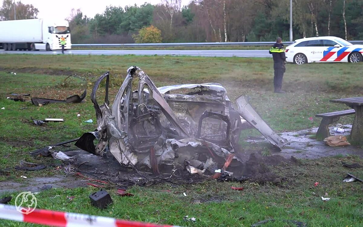 Video: Enorme ravage langs A58 bij Tilburg, auto breekt in stukken